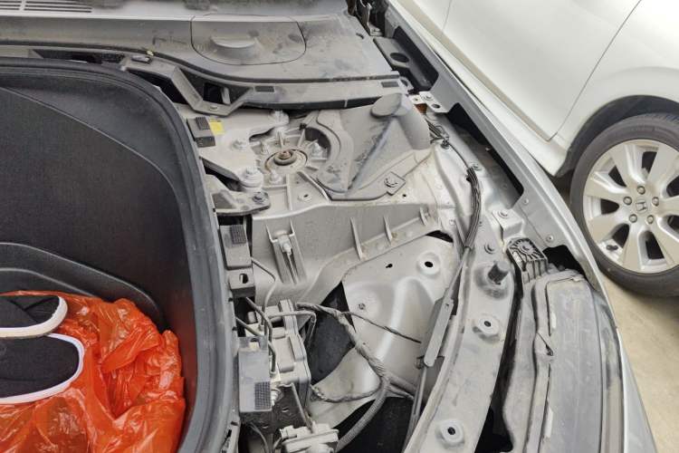 Used XPeng P7 2022 625E Engine Bay Left