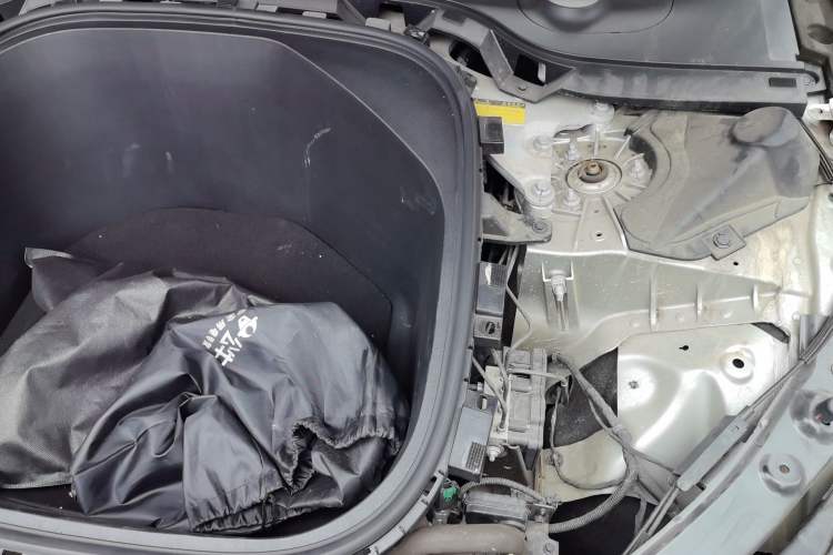 Used XPeng P7 2022 625E Engine Bay Left