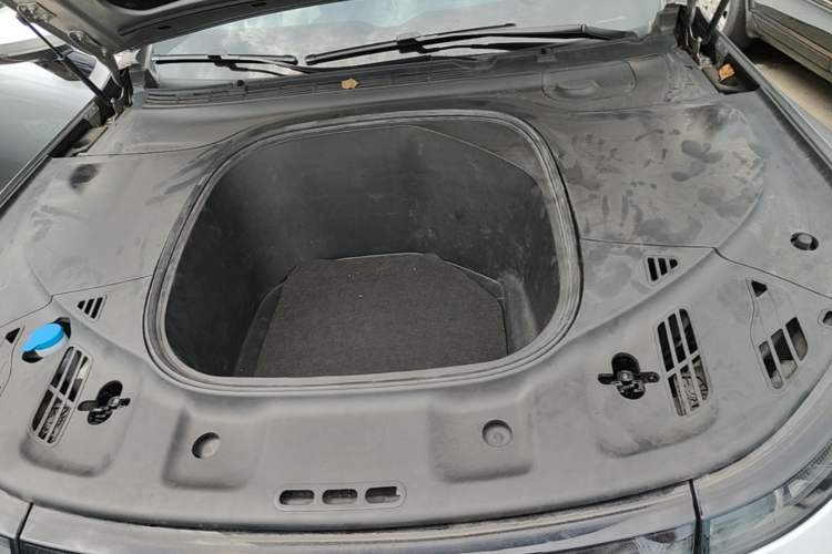Used XPeng P7 2022 625E Engine Bay