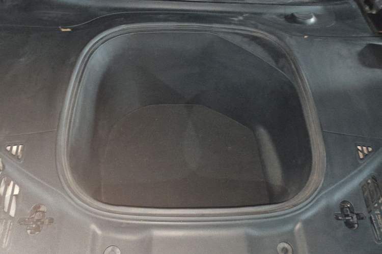 Used XPeng P7 2022 586G Engine Bay