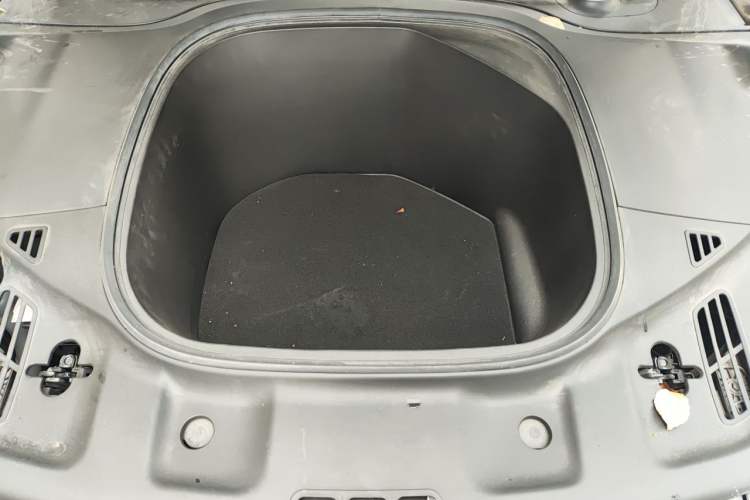 Used XPeng P7 2022 480G+ Engine Bay