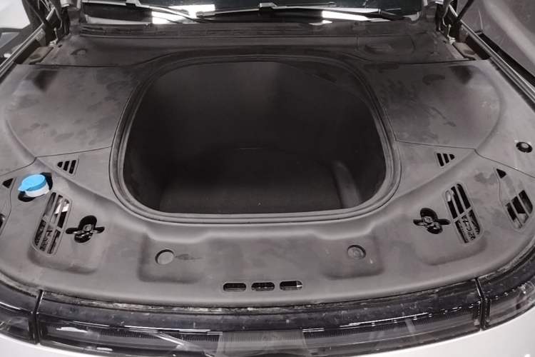 Used XPeng P7 2022 586G Engine Bay