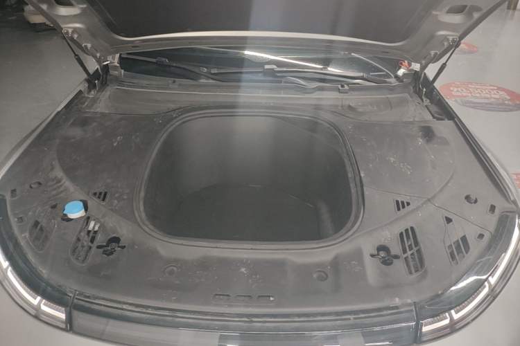 Used XPeng P7 2022 586G Engine Bay