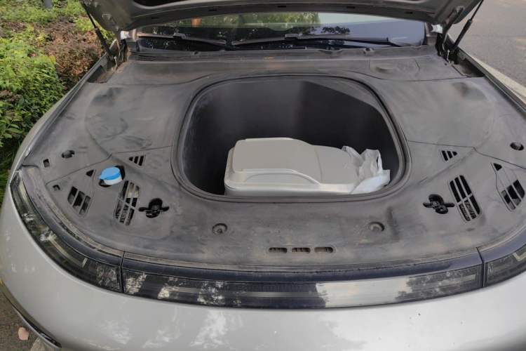 Used XPeng P7 2022 670N+ Engine Bay