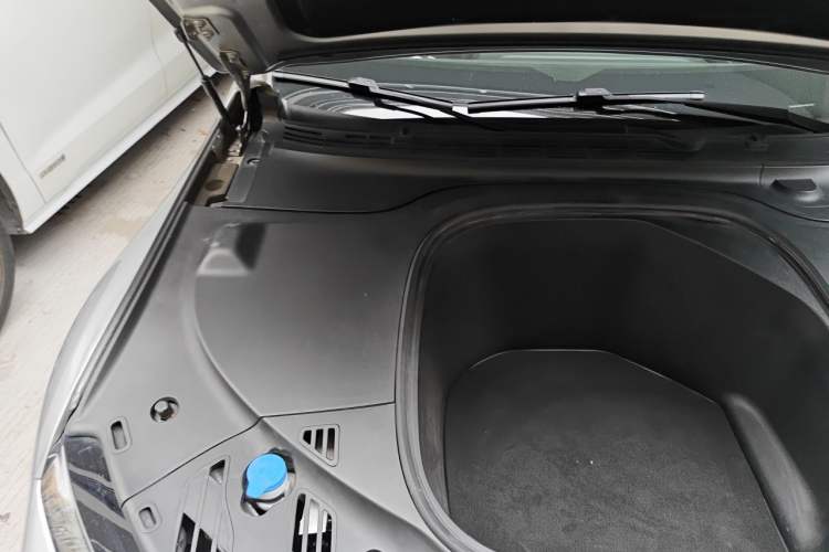 Used XPeng P7 2022 670E+ Engine Bay Right