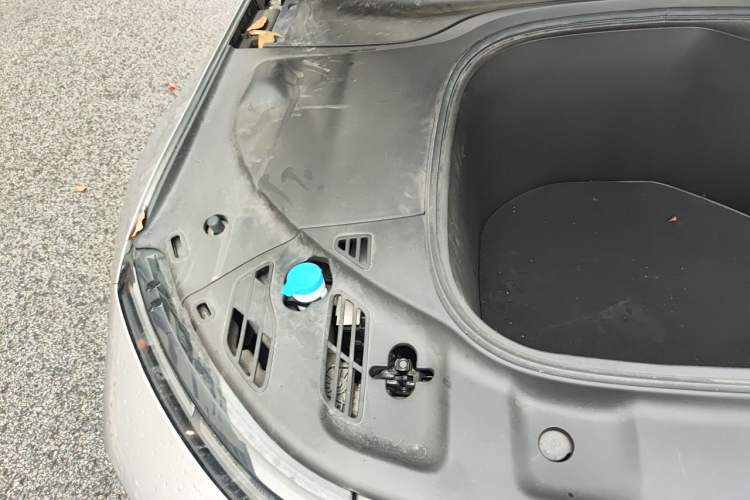 Used XPeng P7 2022 480G+ Engine Bay Right