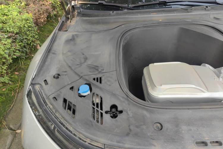 Used XPeng P7 2022 670N+ Engine Bay Right