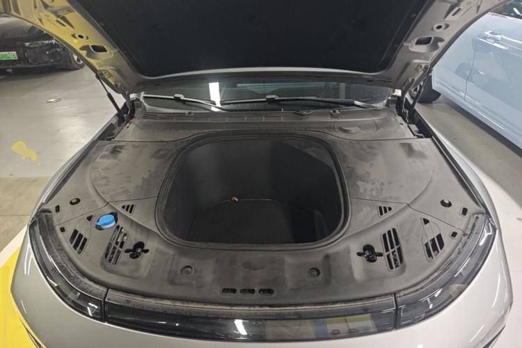 Used XPeng P7 2022 480E Engine Bay