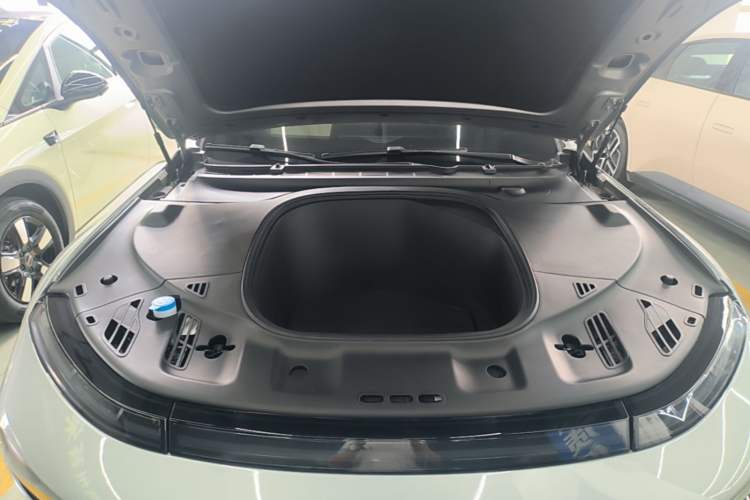 Used XPeng P7 2022 625E Engine Bay