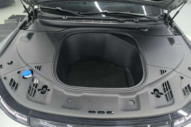 Used XPeng P7 2022 480E Engine Bay