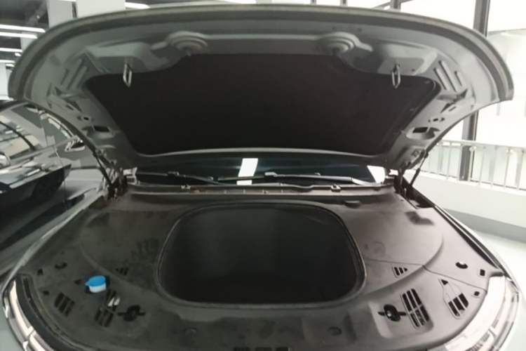 Used XPeng P7 2022 586G Engine Bay