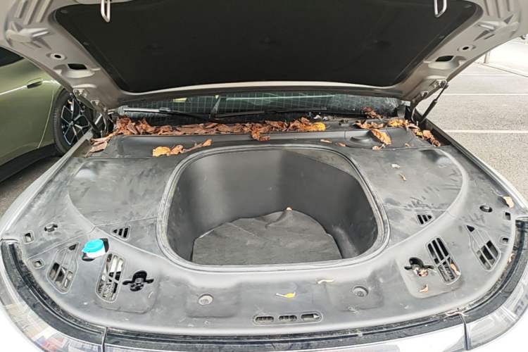 Used XPeng P7 2022 480E Engine Bay