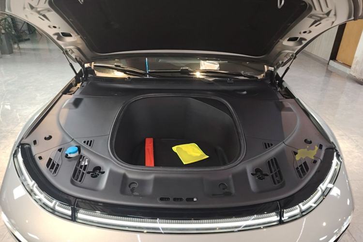 Used XPeng P7 2022 670N+ Engine Bay