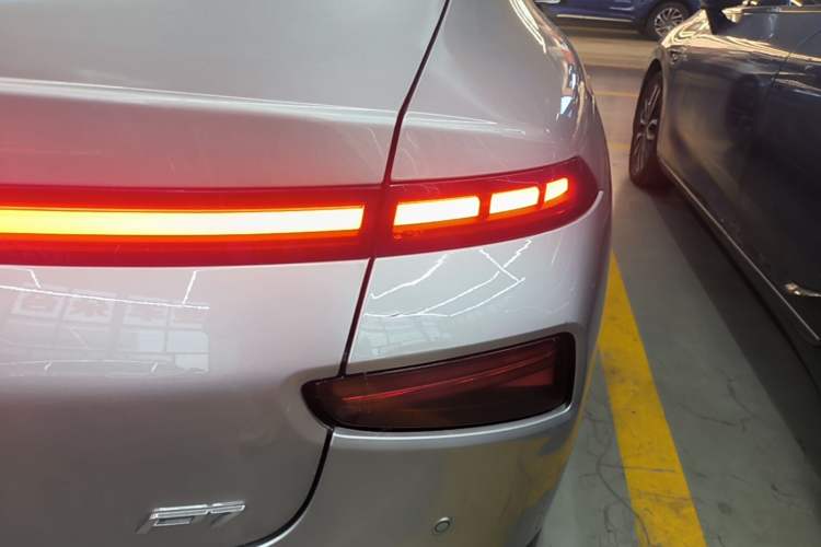 Used XPeng P7 2022 625E Exterior 3
