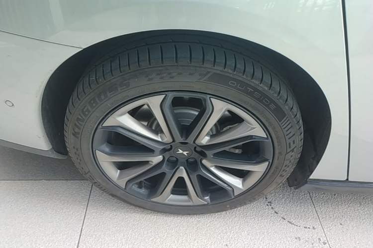 Used XPeng P7 2022 670N+ Exterior 5