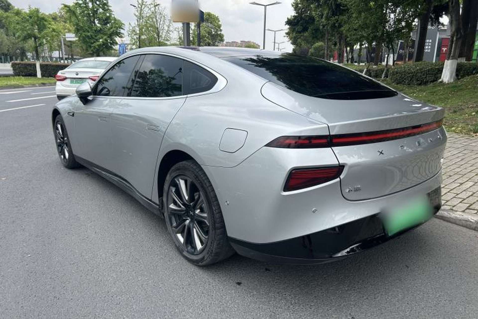 Used XPeng P7 2022 670N+ Exterior 8