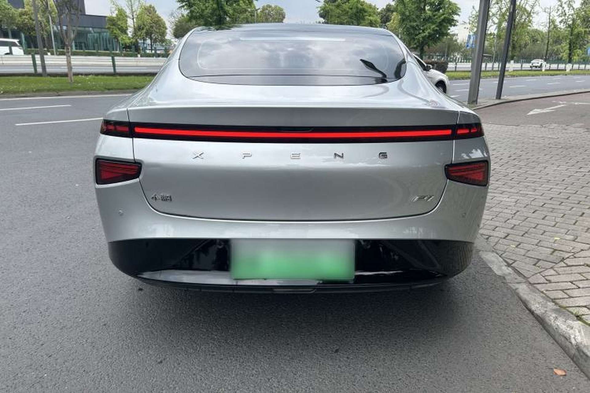 Used XPeng P7 2022 670N+ Exterior 9