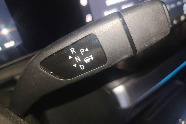 Used XPeng P7 2022 670N+ Gear Lever