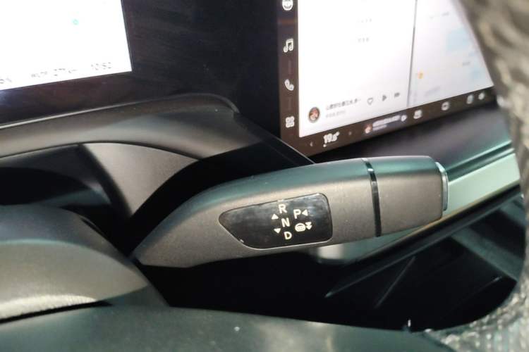 Used XPeng P7 2022 670E+ Gear Lever