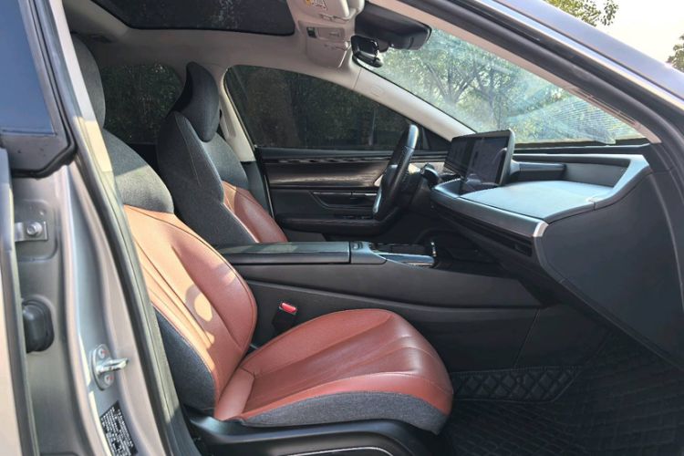 Used XPeng P7 2022 480 Standard Range Smart Drive Edition Interior 3