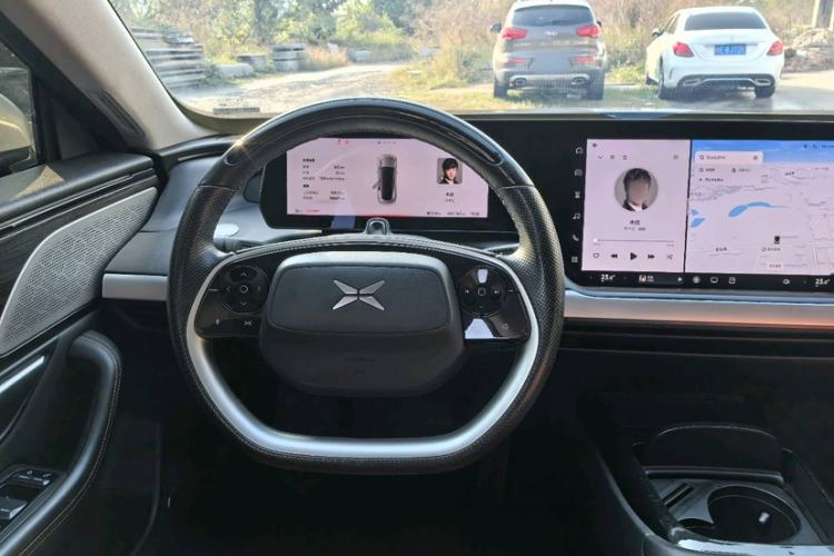 Used XPeng P7 2022 480 Standard Range Smart Drive Edition Interior 6