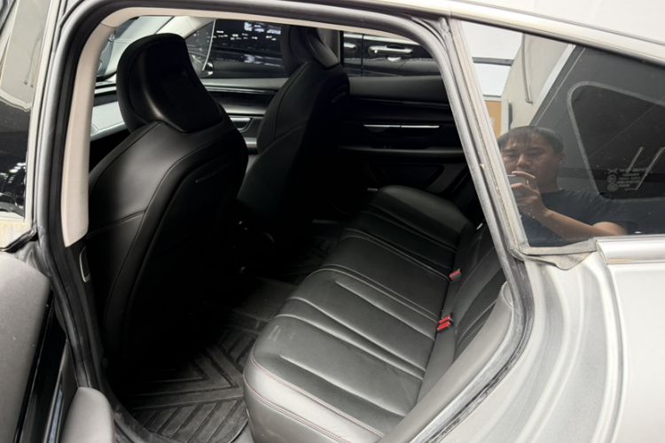 Used XPeng P7 2022 480G+ Interior 8