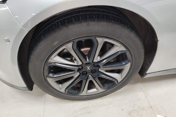 Used XPeng P7 2022 670E+ Left Front Wheel Hub