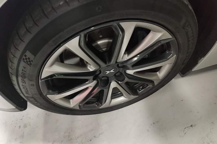 Used XPeng P7 2022 480N+ Left Front Wheel Hub