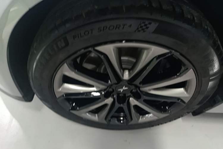 Used XPeng P7 2022 670N+ Left Front Wheel Hub