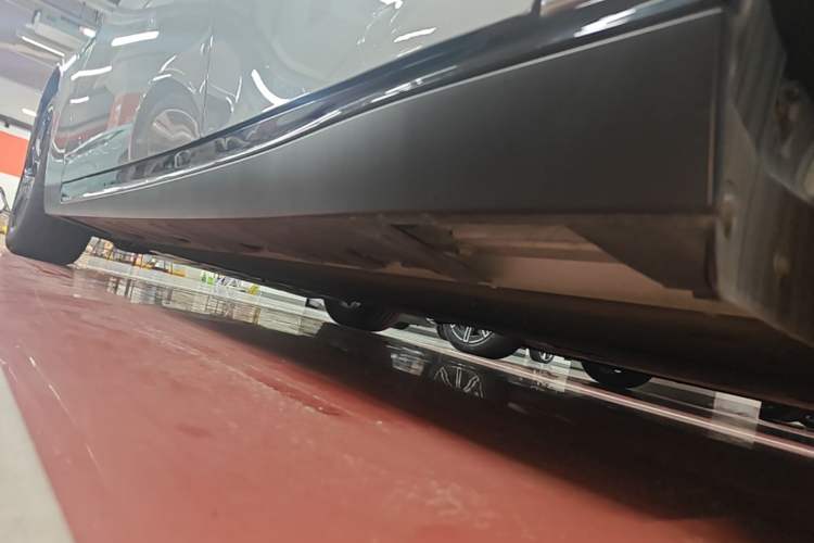 Used XPeng P7 2022 670N+ Left Side Sill