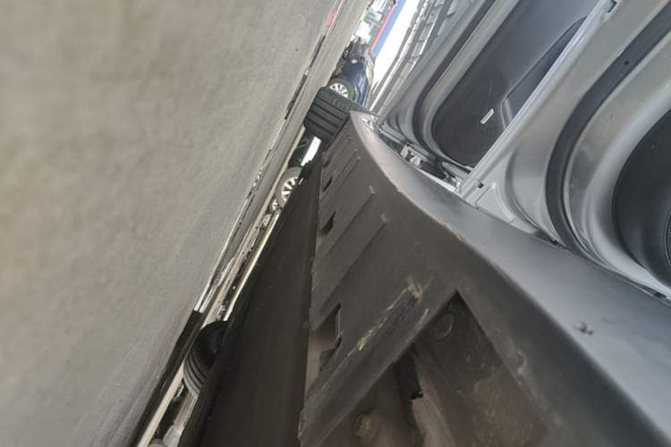 Used XPeng P7 2022 670N+ Left Side Sill
