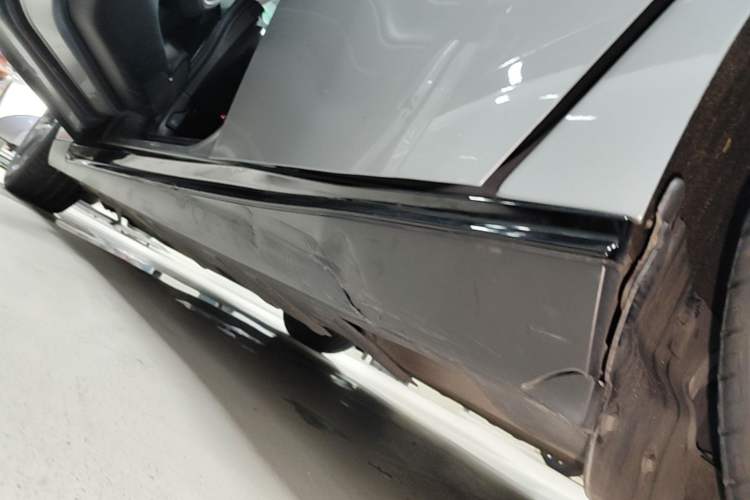Used XPeng P7 2022 670E+ Left Side Sill