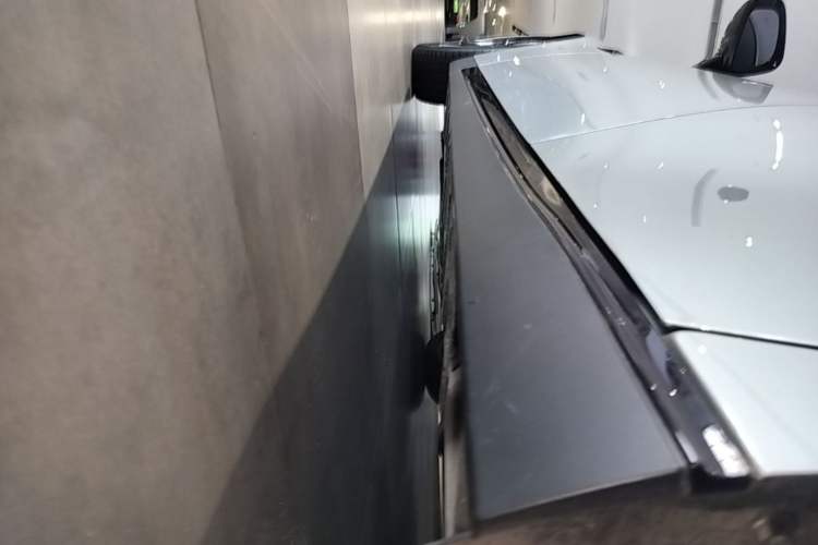 Used XPeng P7 2022 670N+ Left Side Sill