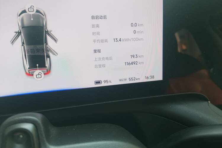 Used XPeng P7 2022 670E+ Odometer Close Up