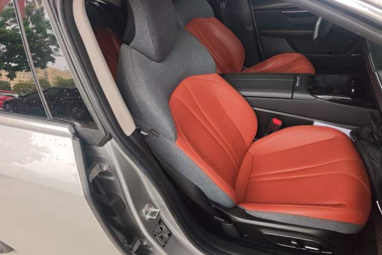 Used XPeng P7 2022 480 Standard Range Smart Drive Edition Right Front Seat
