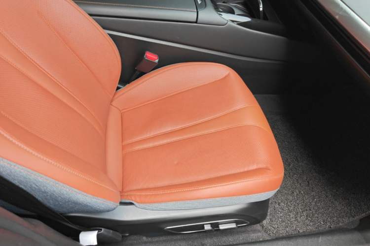 Used XPeng P7 2022 480 Standard Range Smart Drive Edition Right Front Seat