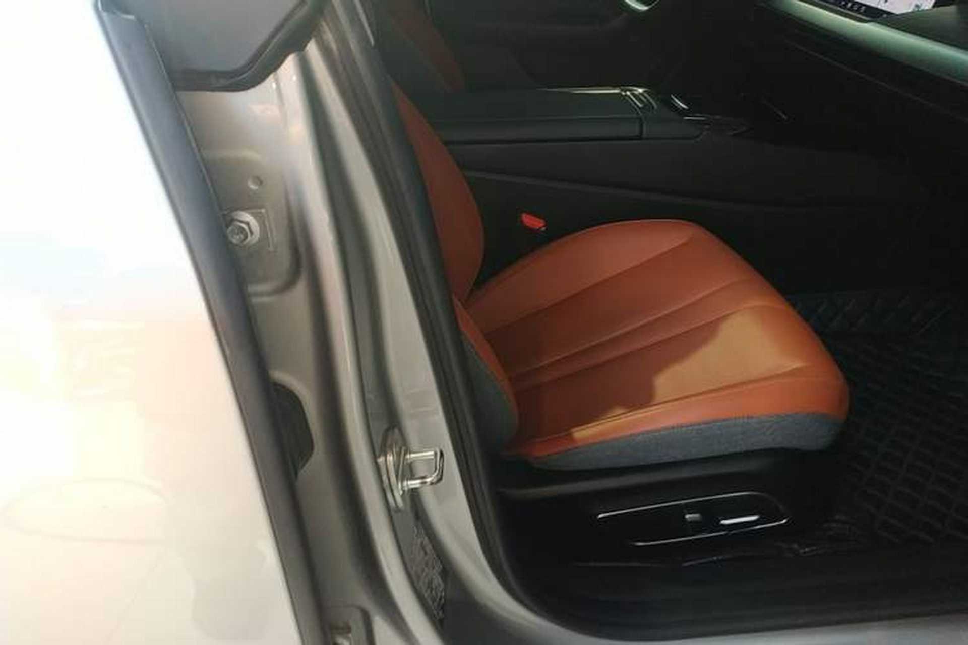 Used XPeng P7 2022 480 Standard Range Smart Drive Edition Right Front Seat
