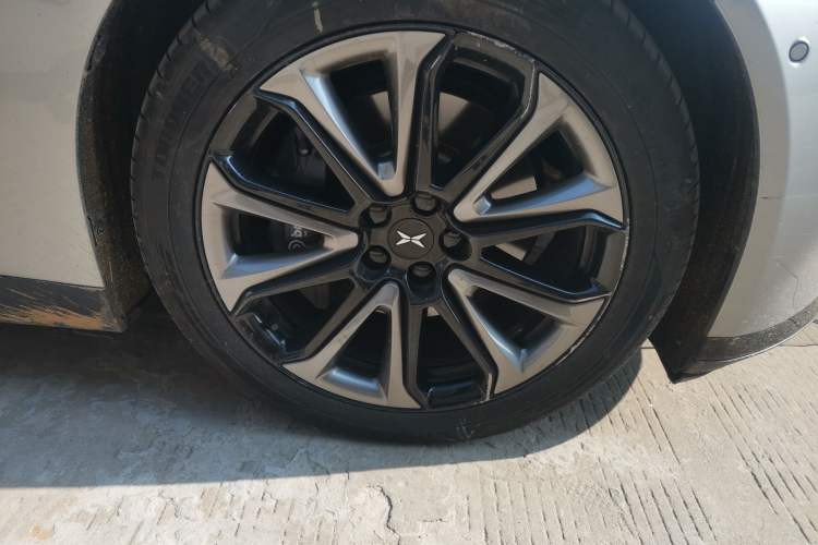 Used XPeng P7 2022 670E+ Right Front Wheel Hub