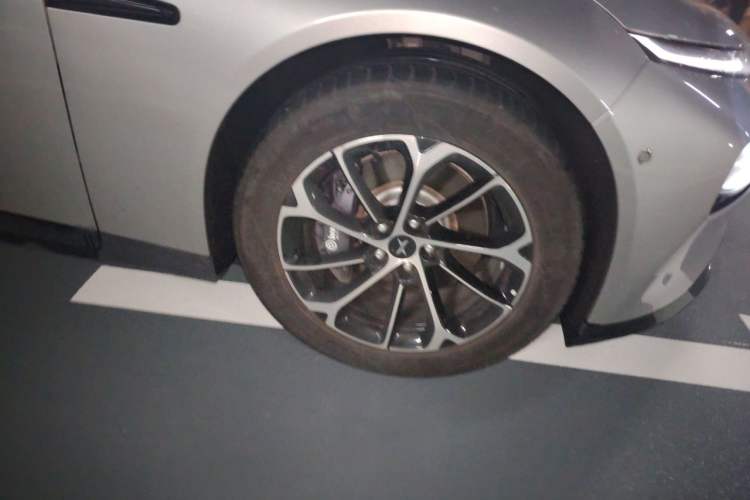 Used XPeng P7 2022 480E Right Front Wheel Hub