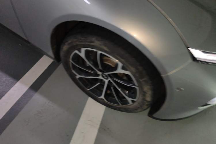 Used XPeng P7 2022 480E Right Front Wheel Hub