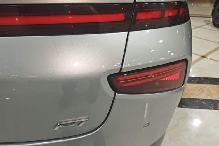 Used XPeng P7 2022 670N+ Right Rear Taillight