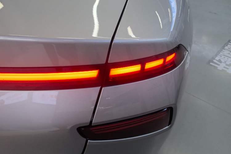Used XPeng P7 2022 670N+ Right Rear Taillight
