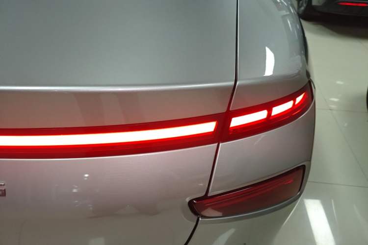 Used XPeng P7 2022 625E Right Rear Taillight