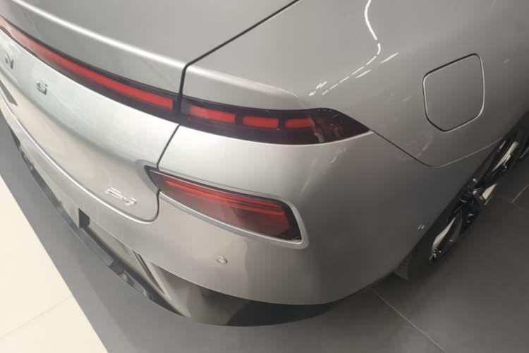 Used XPeng P7 2022 670N+ Right Rear Taillight