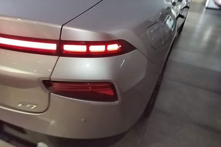 Used XPeng P7 2022 670N+ Right Rear Taillight