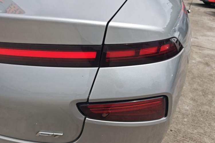 Used XPeng P7 2022 625E Right Rear Taillight