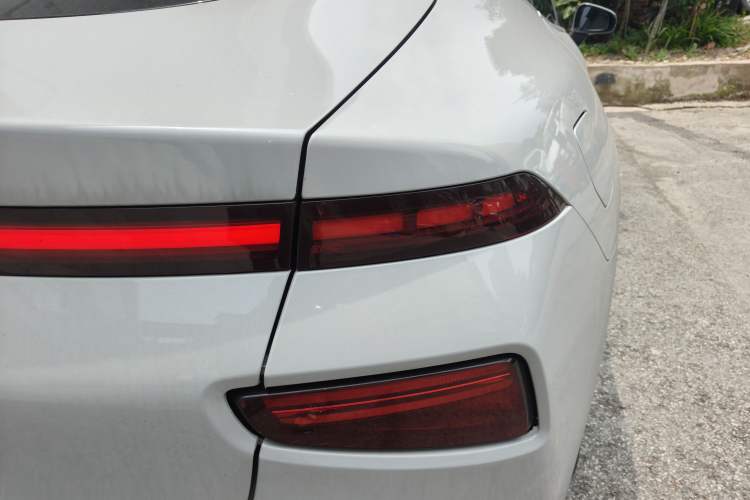 Used XPeng P7 2022 670E+ Right Rear Taillight