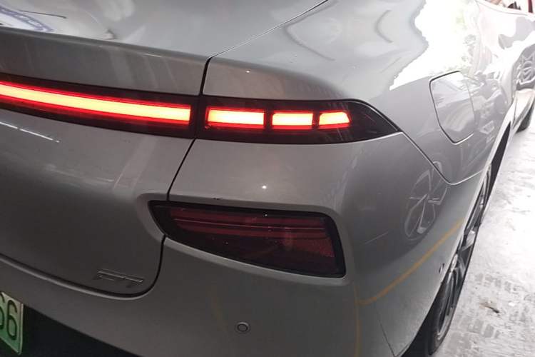Used XPeng P7 2022 670N+ Right Rear Taillight