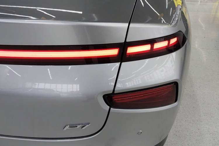 Used XPeng P7 2022 480N+ Right Rear Taillight
