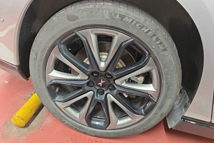Used XPeng P7 2022 670N+ Right Rear Wheel Hub